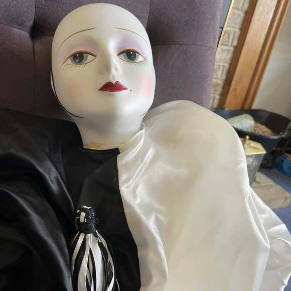 RARE Vintage 1984 Life Size Commedia del' Arte Porcelain Pierrot Harlequin Doll - Picture 12 of 14